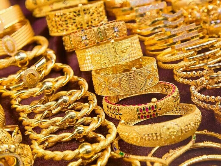 Gold prices decline by Rs1,800 to Rs466,136 per tola