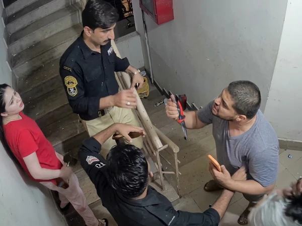ڈیفنس میں فیملی پر تشدد، ایس ایس پی کی رشتے دار بااثر خاتون پر مقدمہ درج، پولیس اہلکار بھی نامزد