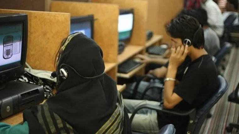 FIA deports 20 more foreigners in illegal call centre case