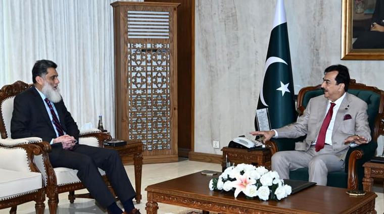 Envoy Nizamani briefs Acting President Gilani on regional security