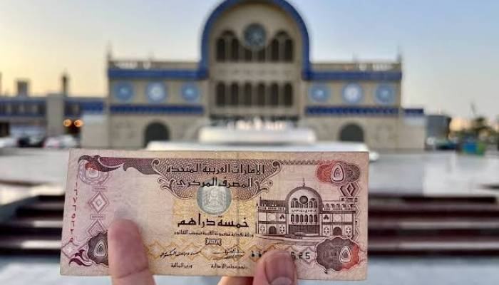 شارجہ میں سرکاری ملازمین کی کم از کم آمدن 20 ہزار درہم مقرر