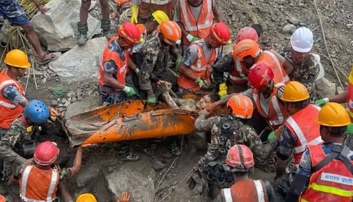 نیپال میں تباہ کن سیلاب: ٹنل سے 9 روز بعد 2 افرادکو زندہ نکال لیا گیا