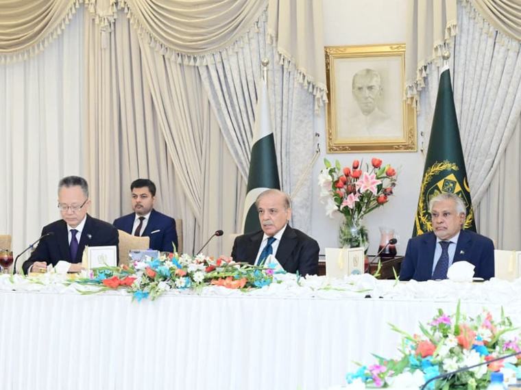 وزیراعظم سے نائب صدر اے ڈی بی کی ملاقات، ایم ایل1 منصوبے پر عملی کام شروع کرنیکی ضرورت پر زور 00:00:54 -->